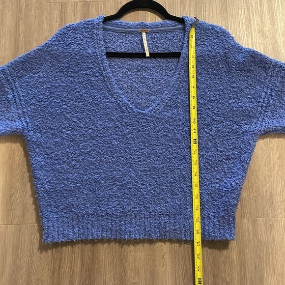 Free People Women’s Cropped Fuzzy Sweater Blue XS Cotton Blend Finders Keepers - Picture 15 of 16
